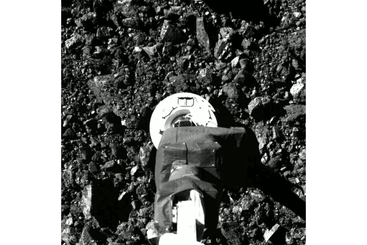 NASA&rsquo;s OSIRIS-REx Spacecraft Sent Asteroid Rubble Flying in Successful Sample Grab