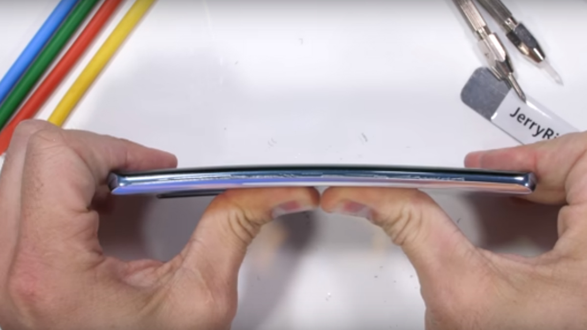 Huawei P30 Pro Survives Bend Test, Fingerprint Sensor Seen to Work Even After Scratches