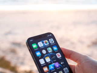 Google Restricts Downloads of Airalo, Holafly in India for Not Complying With DoT Policy: Report