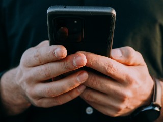 Mumbai Woman Loses Rs. 6.9 Lakh in Cyber Fraud After Responding to Fake Unpaid Electricity Bill Message