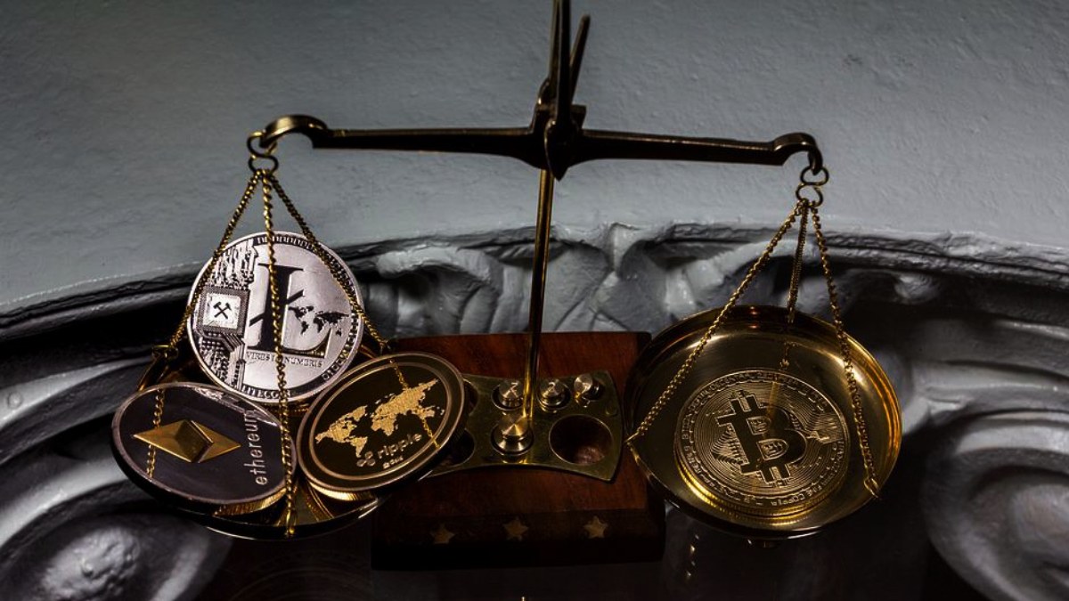 Bitcoin Drops to $22,000 Mark, Most Altcoins Lose Steam Amid Silvergate Chaos