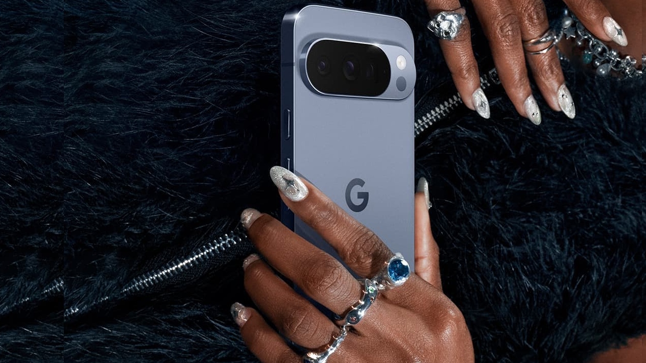Google Pixel 10 Pro XL Teardown Video Hints at a Repair-Friendly Design, Easily Removable Battery