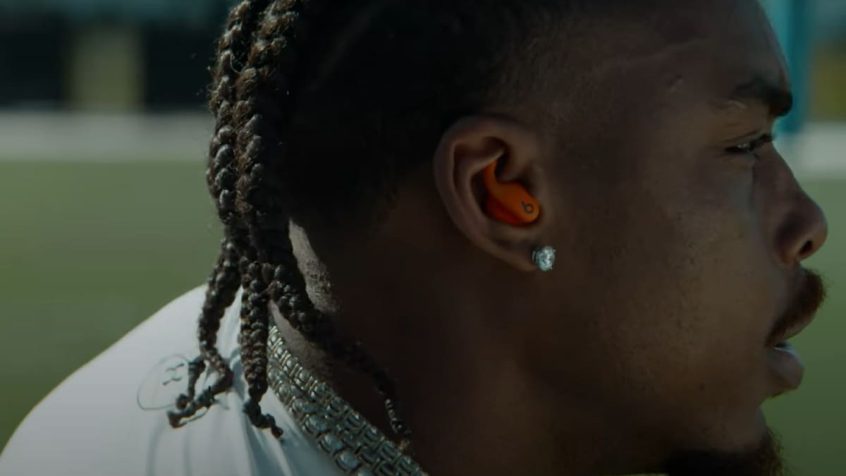 Apple Powerbeats Fit Earbuds Teased With Familiar Design Ahead of Fall 2025 Launch