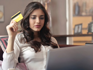 Amazon, Flipkart Diwali 2019 Special Sales End Tonight: Here Are the Best Offers Available on the Last Day