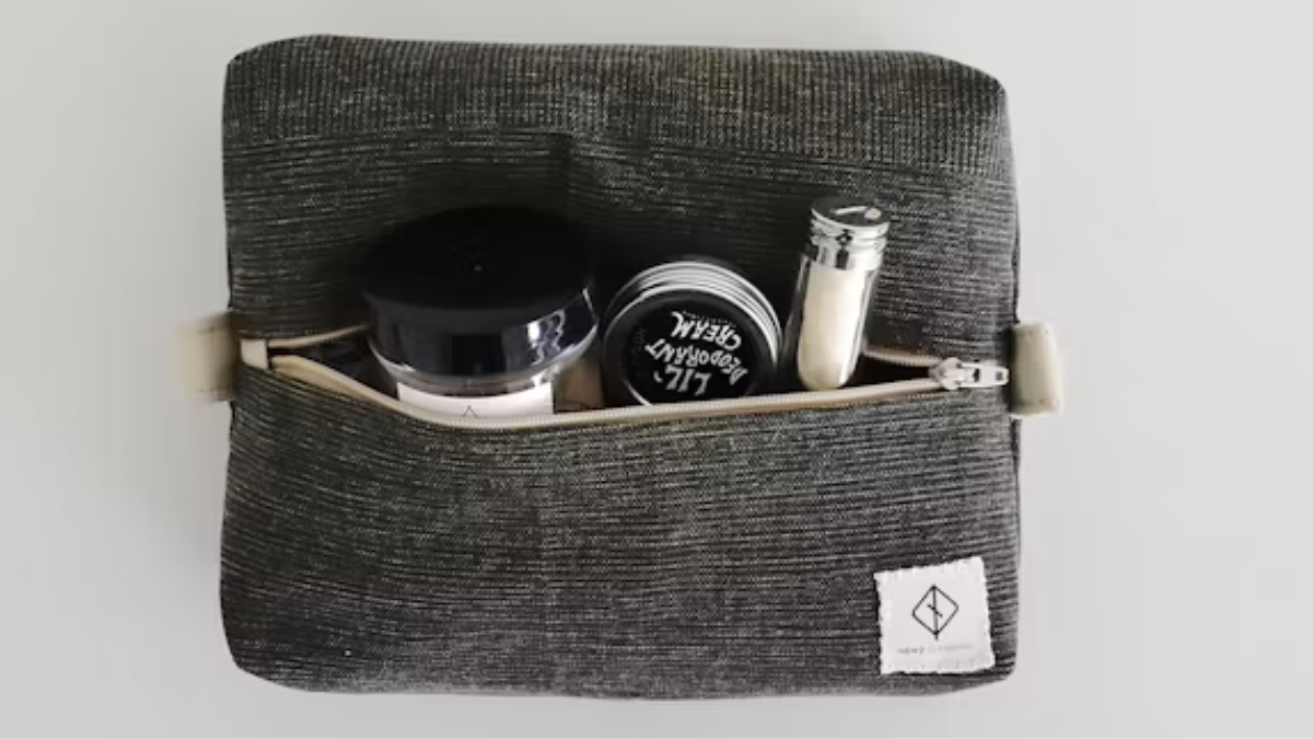 5 Hanging Toiletries Bags Under ₹399 for Travelers: Check Out Top Picks Here