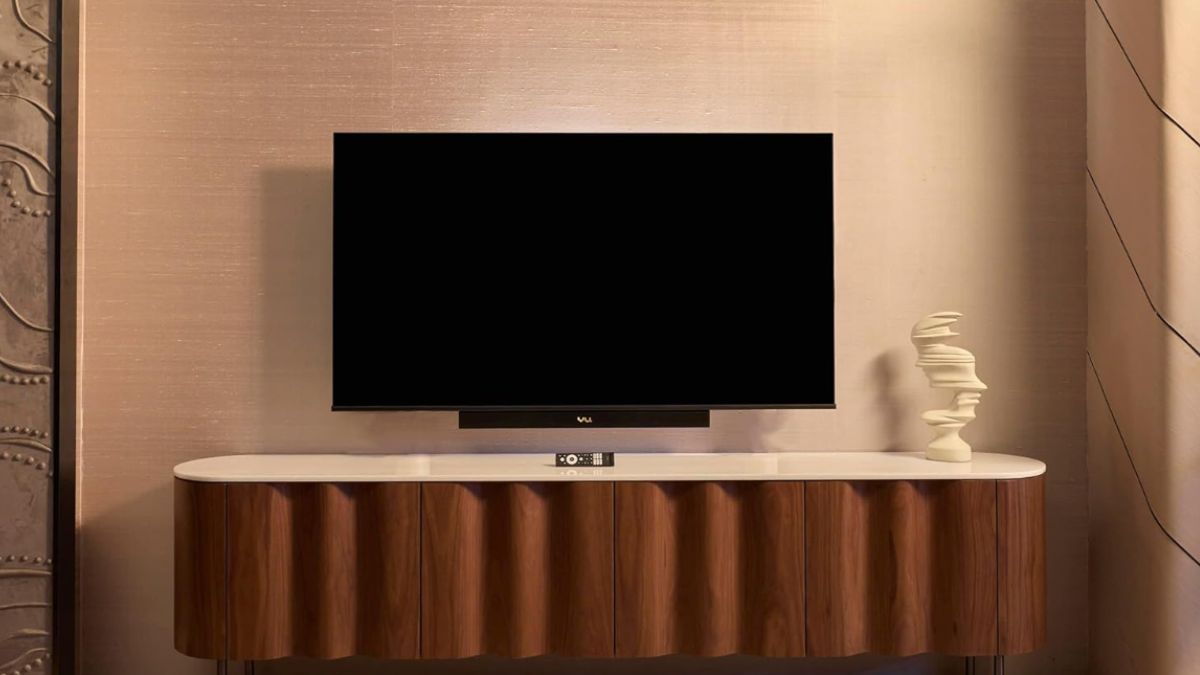 Amazon Sale 2026: Price Drops on Best QLED Smart TVs Under Rs. 50,000