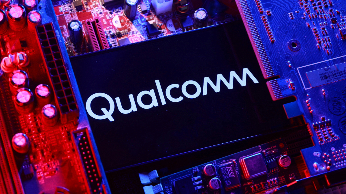 Qualcomm Rises on Smartphone Rebound Hopes, Data-Centre Chip Push