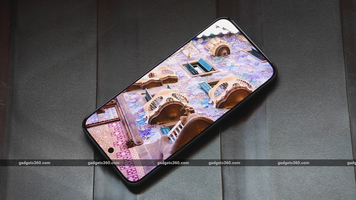 realme 16 display borders gadgets 360 Realme16  Realme