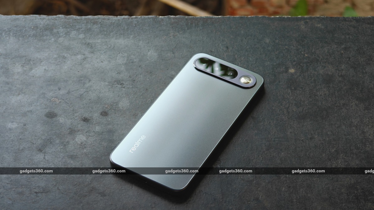 Realme 16 Review: New Design, but Not Much Else
