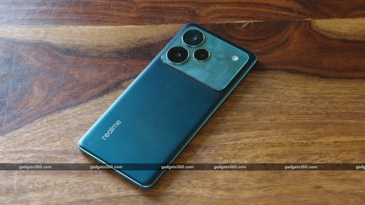 realme p4 pro design smudges gadgets 360 RealmeP4Pro  Realme