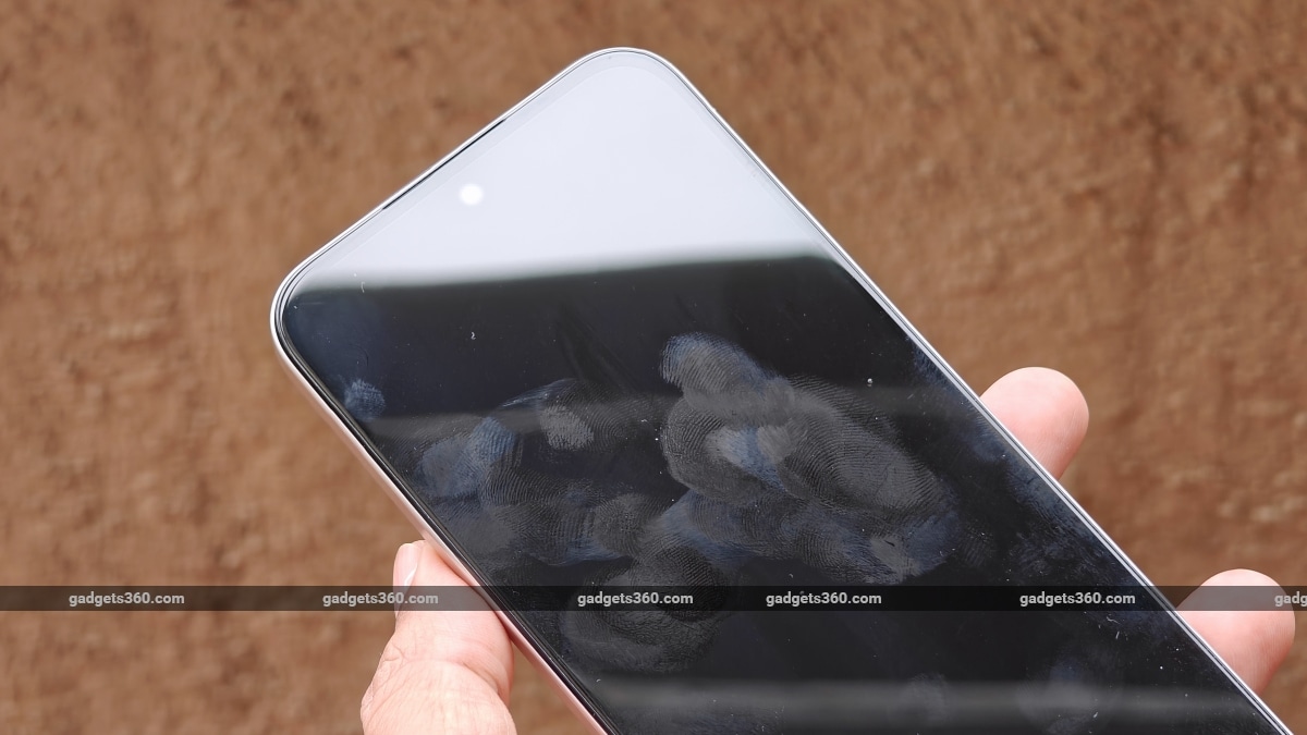 realme p4r smudgy display gadgets 360 RealmeP4R  Realme