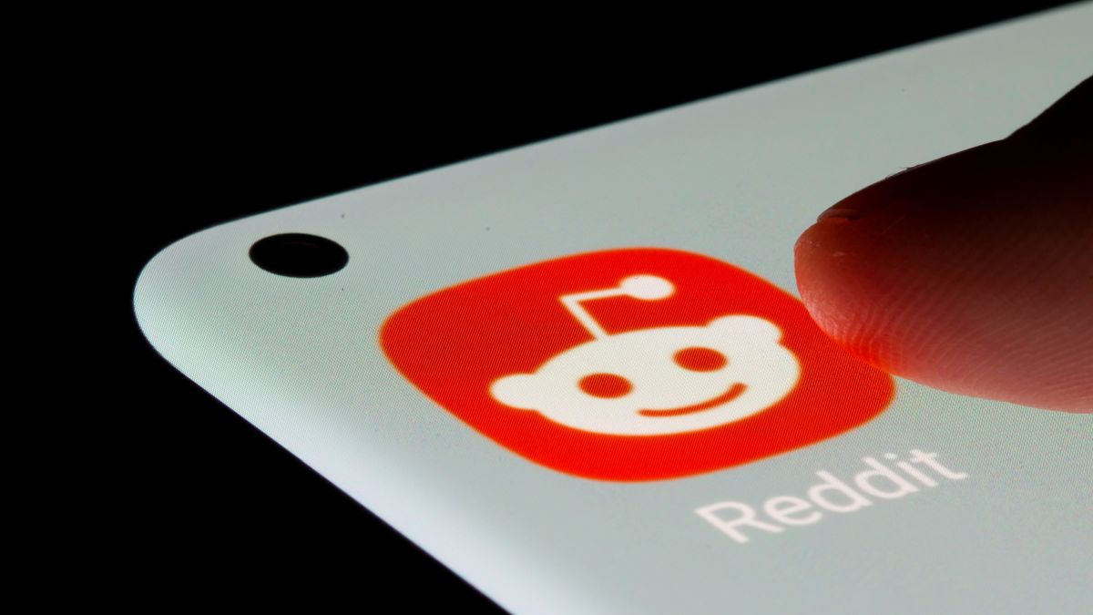 Reddit Said to Plan Hiring of Investment Bankers, Lawyers for US IPO