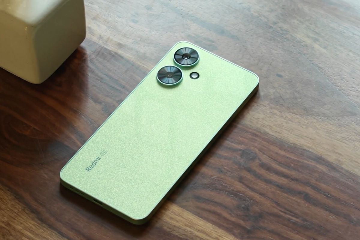 India Smartphone Shipments Grew 25 Percent YoY in Q4 2023, Xiaomi Climbs to the Top: Counterpoint