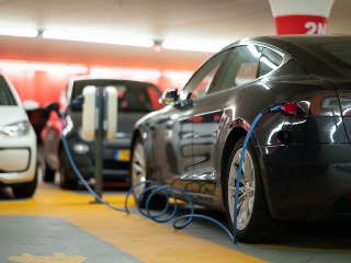 Jio-Bp to Set Up Charging Network for Mahindra&#039;s Upcoming E-SUV Launches