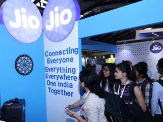 Jio Rs. 222, Rs. 333, Rs. 444, Rs. 555 &#039;All-in-One&#039; Plans vs Jio Rs. 198, Rs. 398, Rs. 448, and Rs. 498 Plans: Benefits Compared