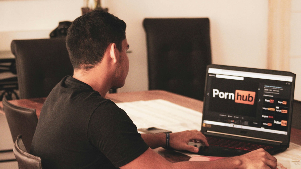 Pornhub: পর্ন দেখার নেশা সর্বনাশ ডেকে আনল, ঠিকানা সহ পরিচয় ফাঁসের আশঙ্কা প্রচুর মানুষের