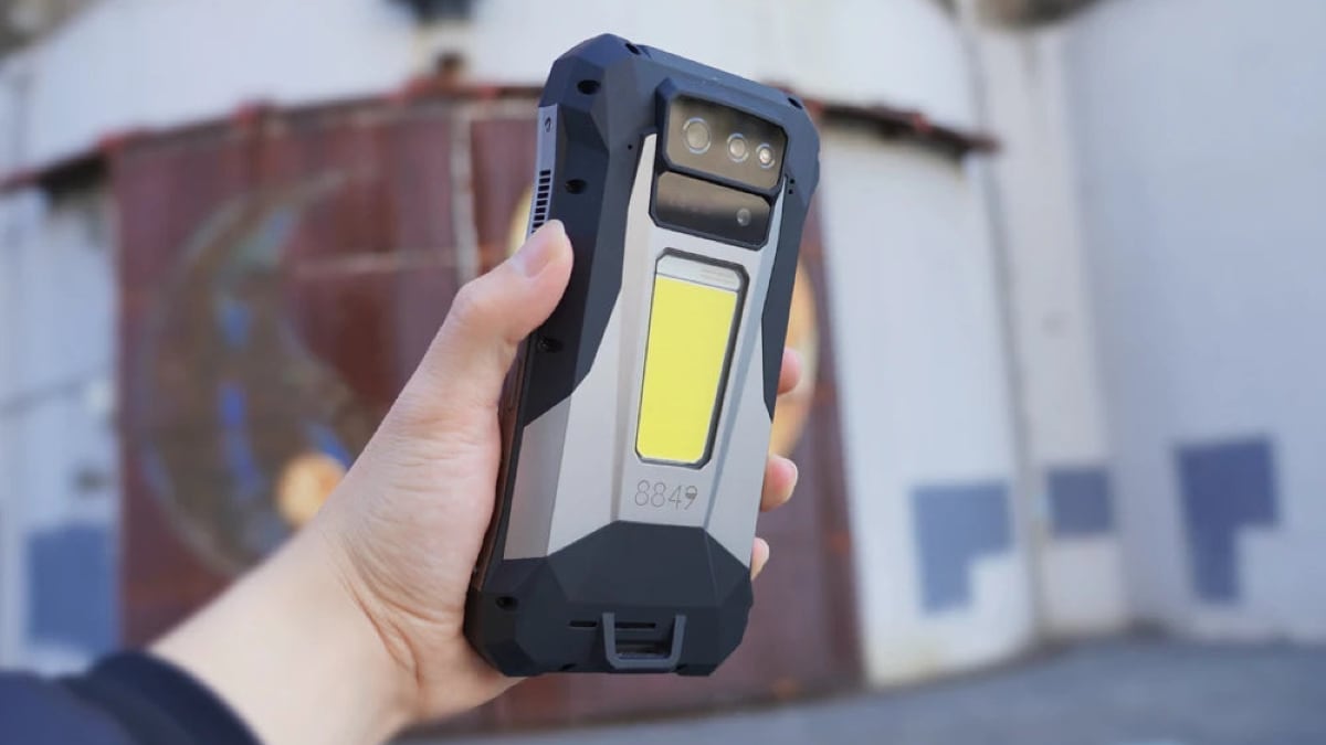 8849 Tank X: এমন ফোন বিশ্বে প্রথম, ইন-বিল্ট প্রজেক্টর, 17600mAh ব্যাটারি, নাইট ভিশন ক্যামেরা, কী নেই!