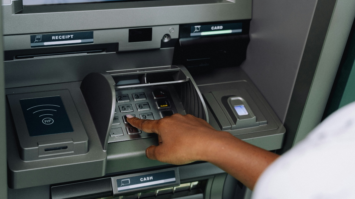 Hybrid ATM: এটিএম থেকেই তোলা যাবে 10, 20, 50 টাকার নোট, খুচরোর কষ্ট শেষ