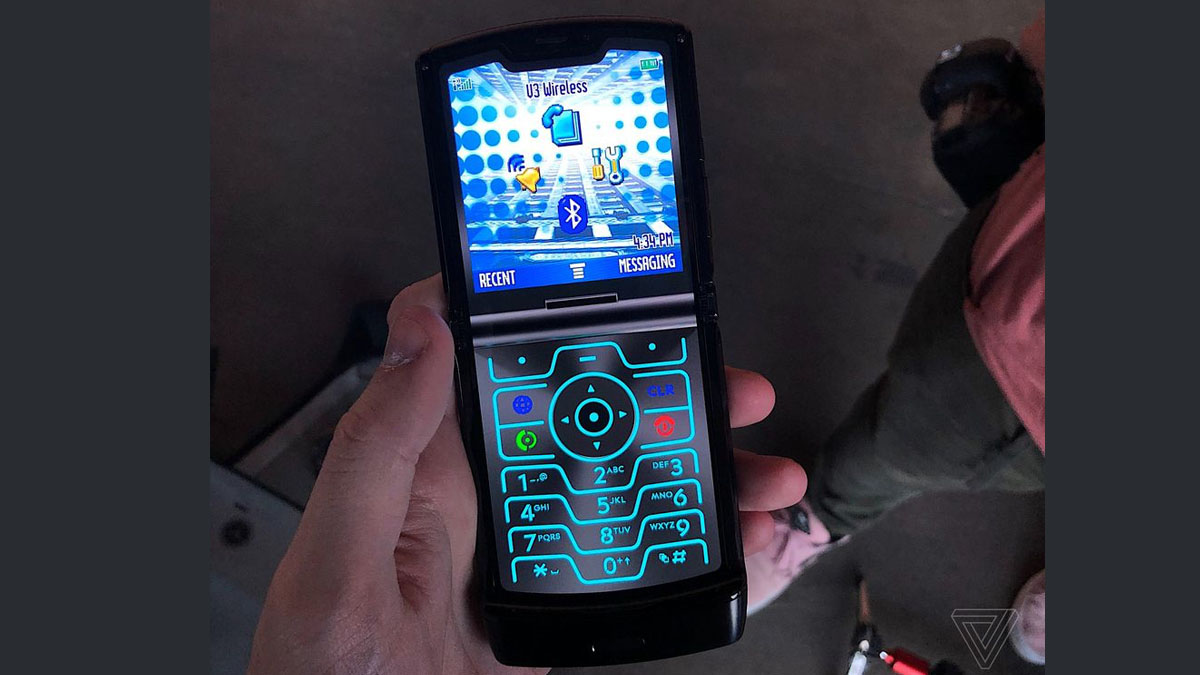 Motorola Razr 2019 Features a Secret 'Retro Razr' Skin, Complete With Virtual Keypad