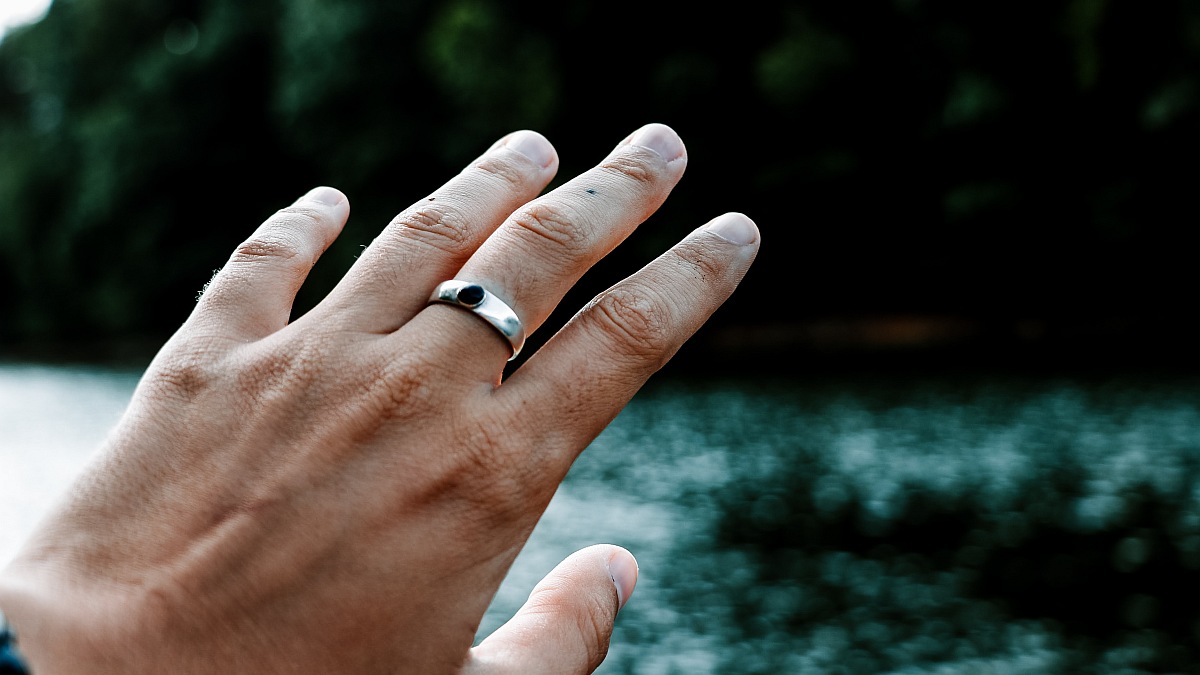 Apple Smart Ring With Haptic Feedback, Pressure-Sensitive Input Revealed in New Granted Patent