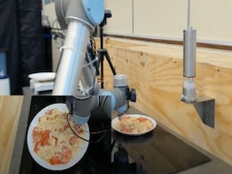 This Robot Chef Is Being Taught to 'Taste' Food as It Cooks, Just Like a Human, to Determine if It Is Properly Seasoned This Robot Chef Is Being Taught to 'Taste' Food as It Cooks, Just Like a Human, to Determine if It Is Properly Seasoned