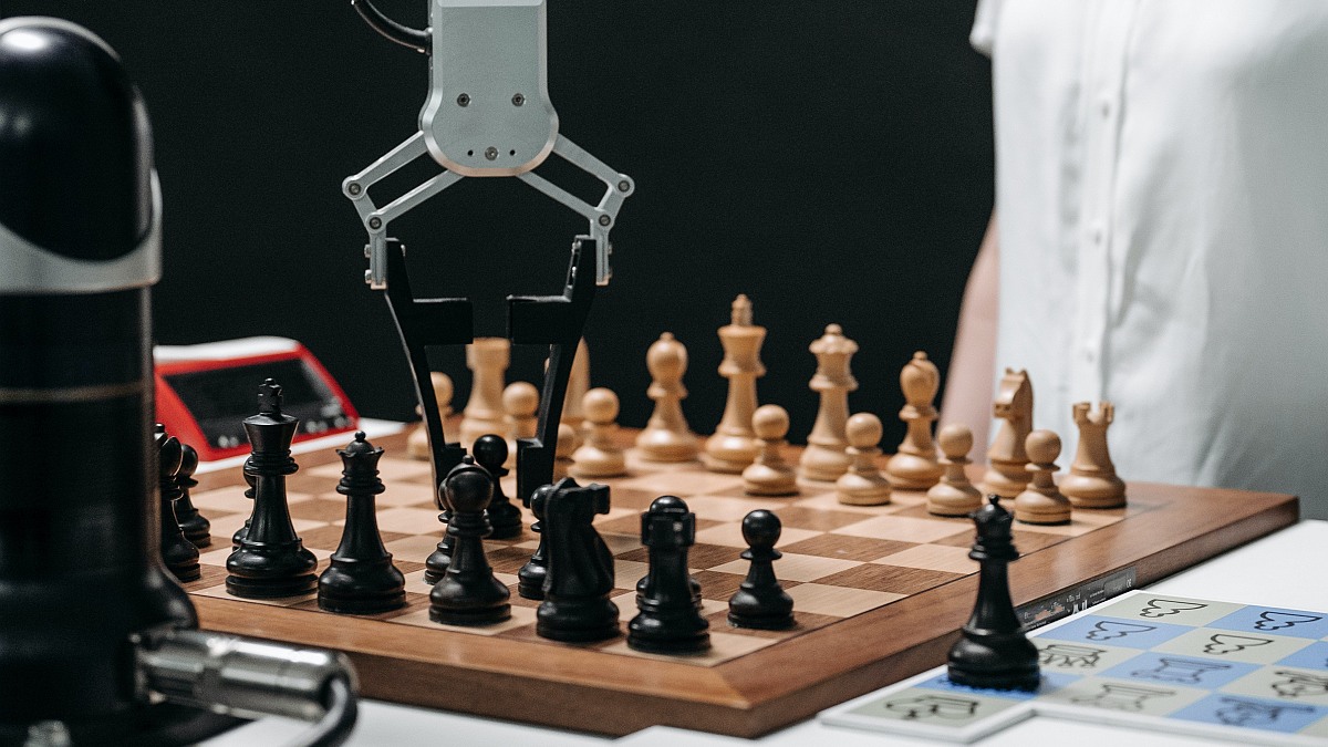 Robot Grabs, Breaks 7-Year-Old Boy’s Finger at Russian Chess Tournament: Report