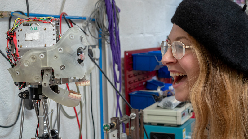 British Company’s Ai-Da Robot Capable of Drawing People