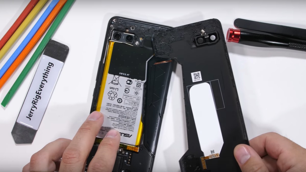 Asus ROG Phone 2 Teardown Suggests Metal Air Vent Is Mostly a Design Element