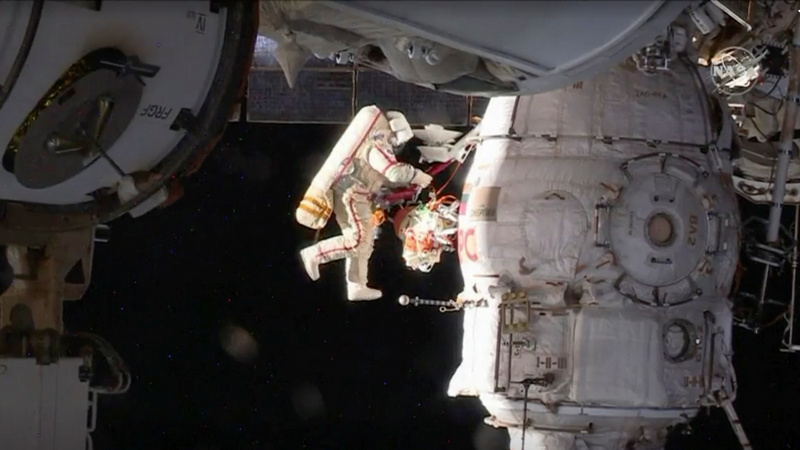 Russian Cosmonauts Take Samples on 6th Hour of Spacewalk to Crack Mystery