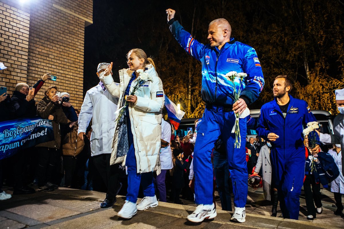 First Movie in Space: Russian Actress, Film Director Return to Earth After Filming