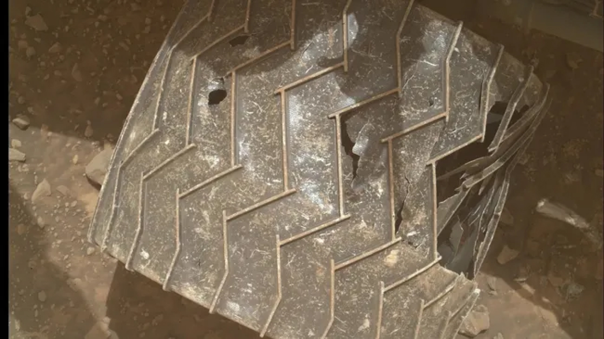 NASA Curiosity Rover’s Wheels Endure Damage Yet Continue to Operate Effectively on Mars
