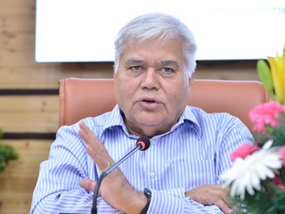 TRAI Chief RS Sharma&#039;s Aadhaar Challenge: UIDAI Says Details Not Accessed Using Aadhaar Credentials