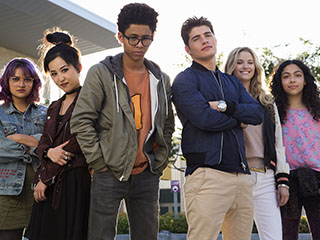 Marvel&#039;s Runaways Throws Magic, Religious Cult, and a Dinosaur in a Kids vs Parents Battle