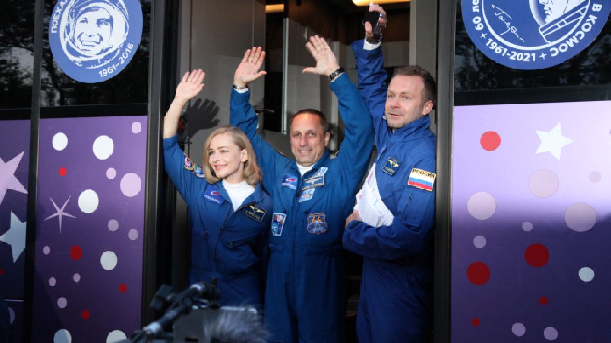 Russian Actors Blast Off to Attempt a World First: A Movie in Space