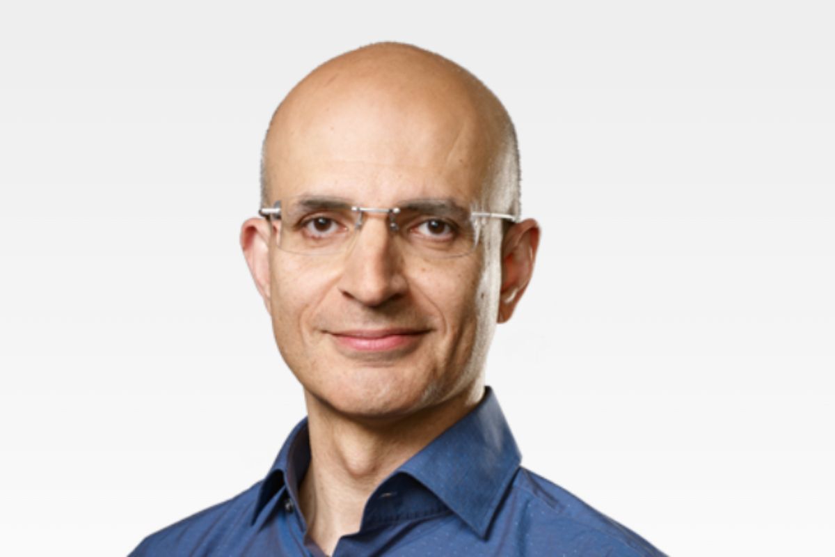 Apple Appoints Indian-Origin Sabih Khan as New COO; Jeff Williams Shifts Focus to Apple Watch