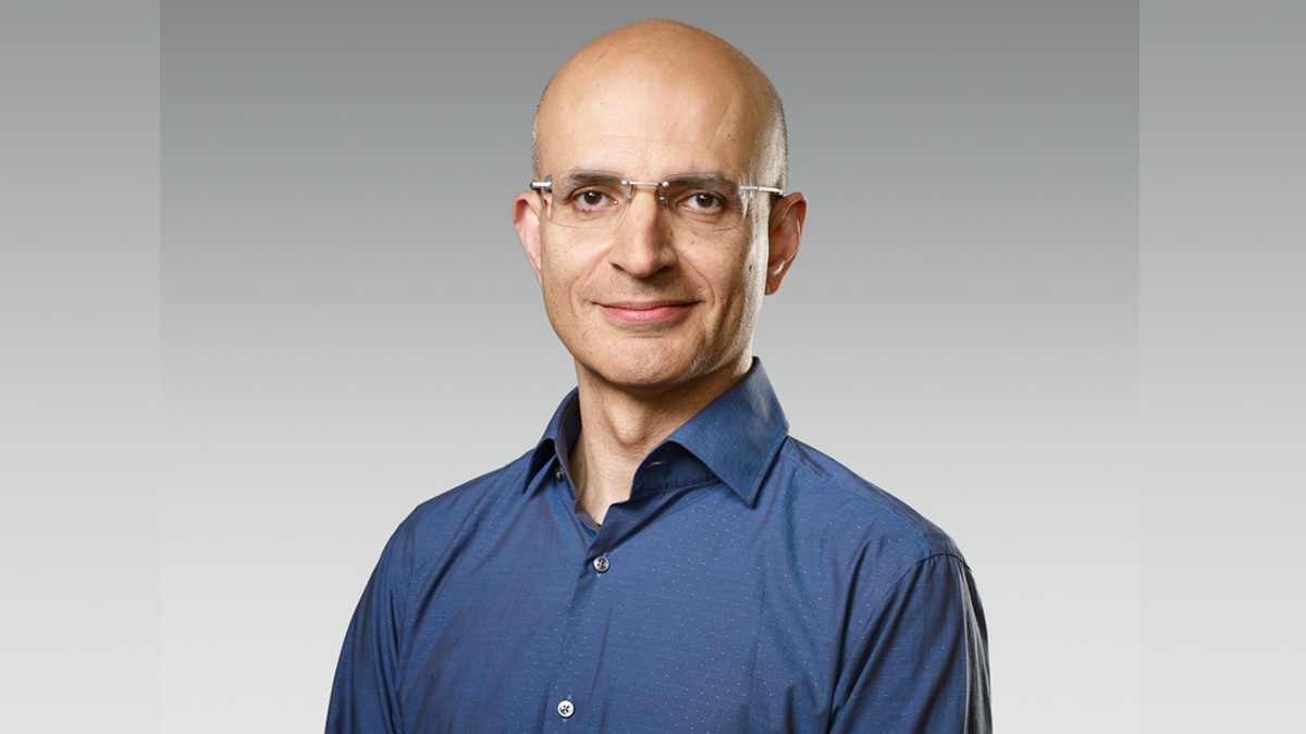 Apple Names Sabih Khan as SVP Operations, Nick Law to Join as VP Marcom Integration