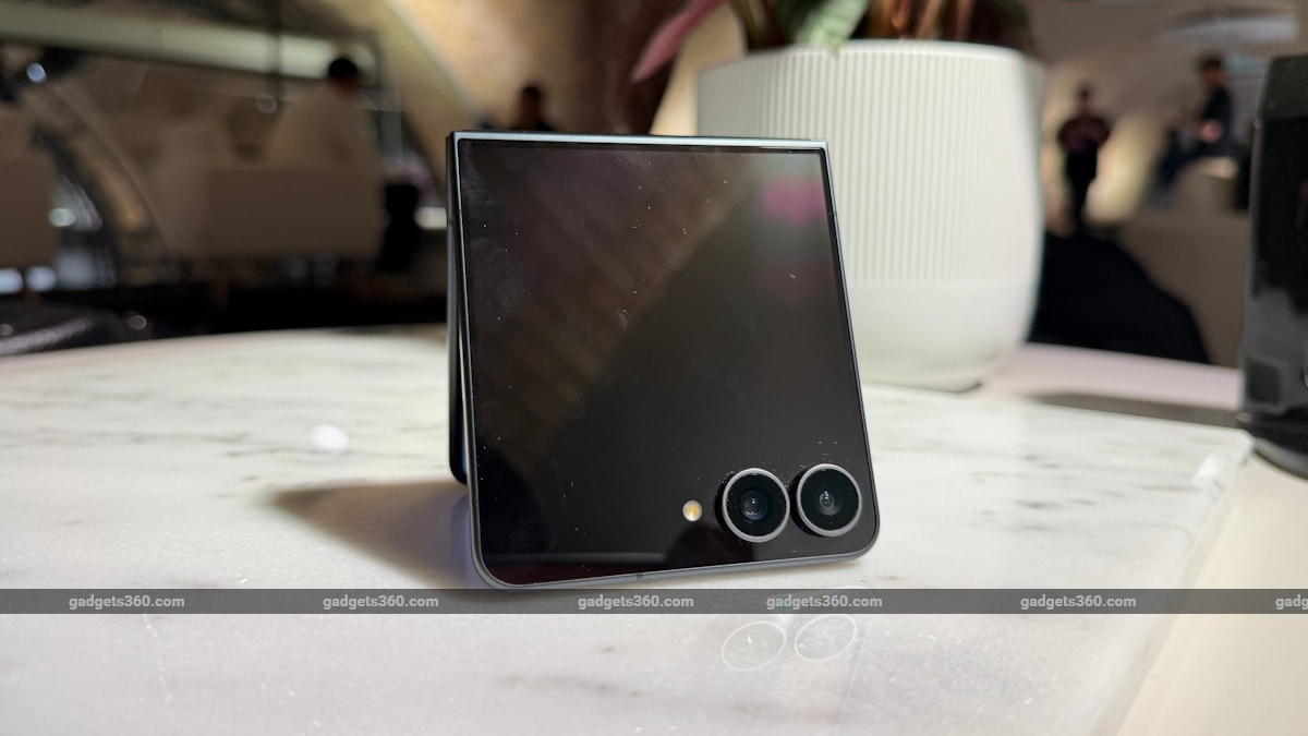 Galaxy Z Flip 8 First Impressions: Hands-On with Samsung’s Thinnest and Lightest Flip Yet