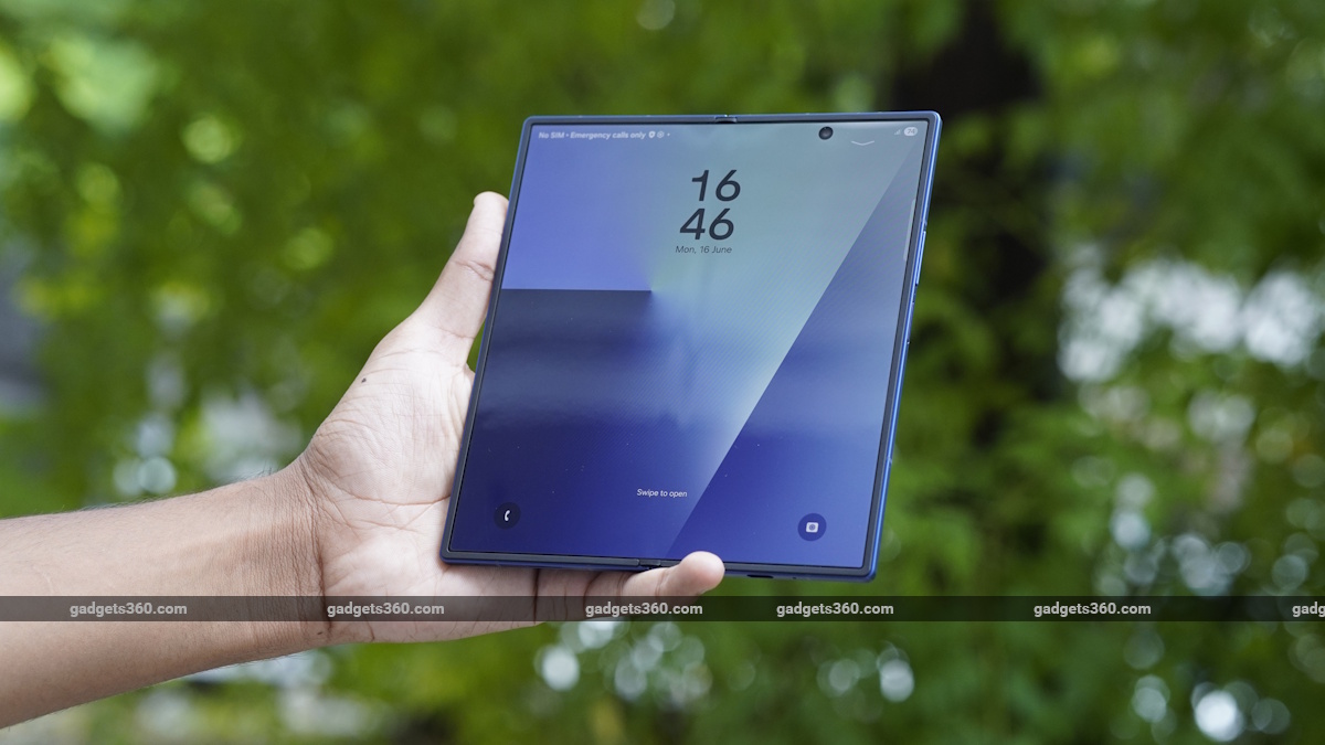 Samsung Galaxy Z Fold 8, Fold 8 Ultra Design Leaked as Rumoured Wide Foldable Turns Up in Real-Life Images