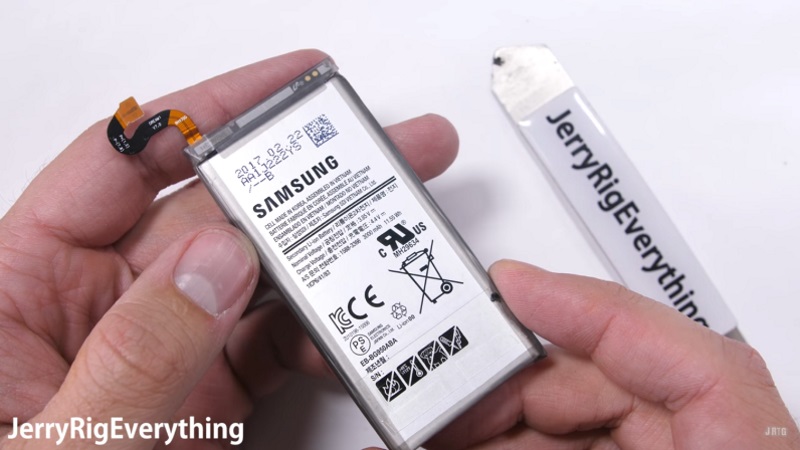 Samsung Galaxy S8 Battery Comes With an 'Anti-Dog' Label. Here's Why