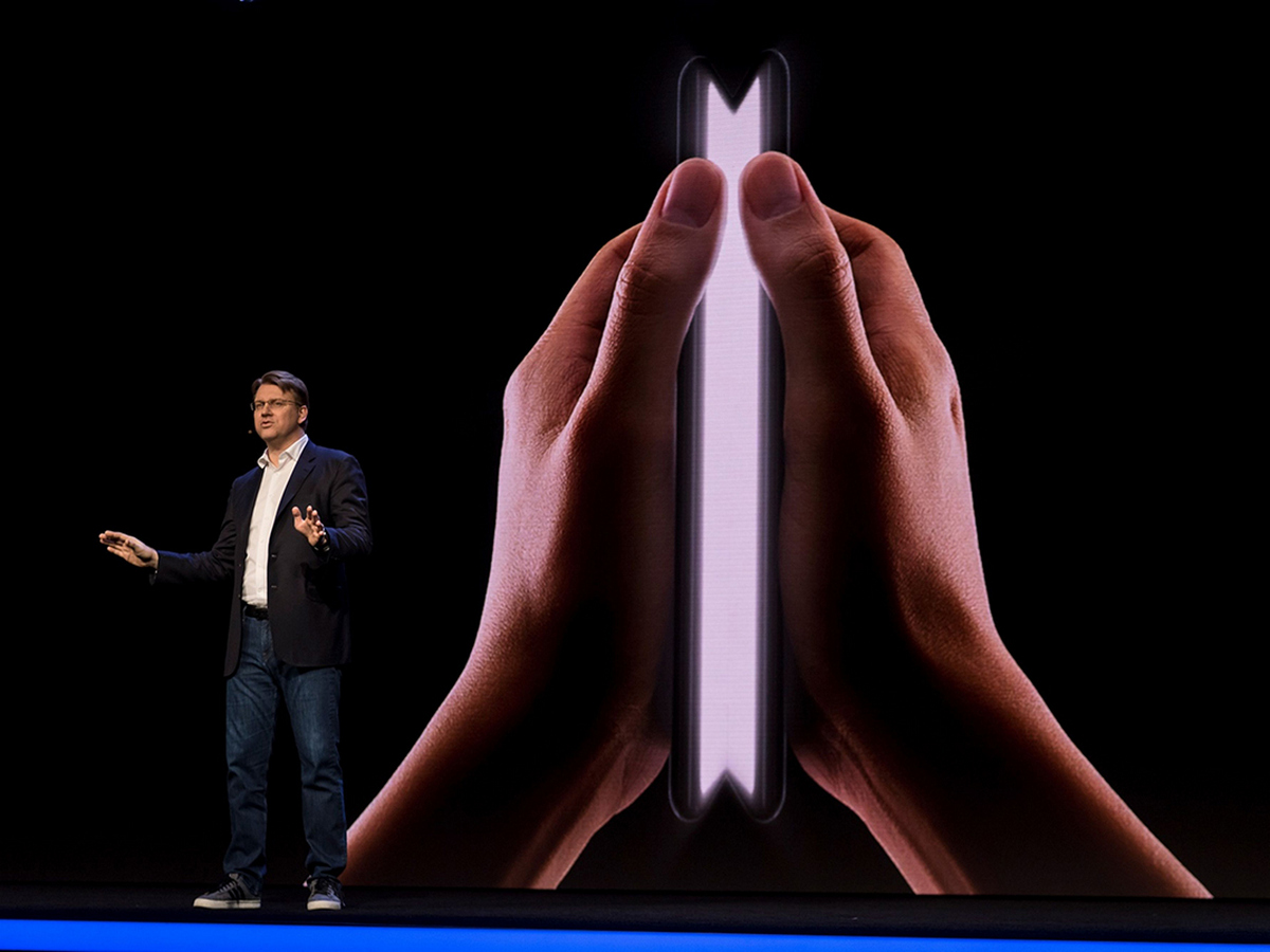 Samsung Said to Be Secretly Working on Foldable Phone That Collapses Into Square