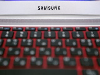 Samsung Electronics Mulls Holding Company Structure