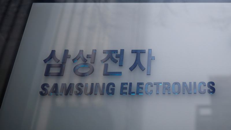 Samsung, Like Apple, Feels Sting of Slowing Global Growth