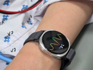 Samsung Galaxy Watch Can Predict Fainting Up to Five Minutes in Advance: Study