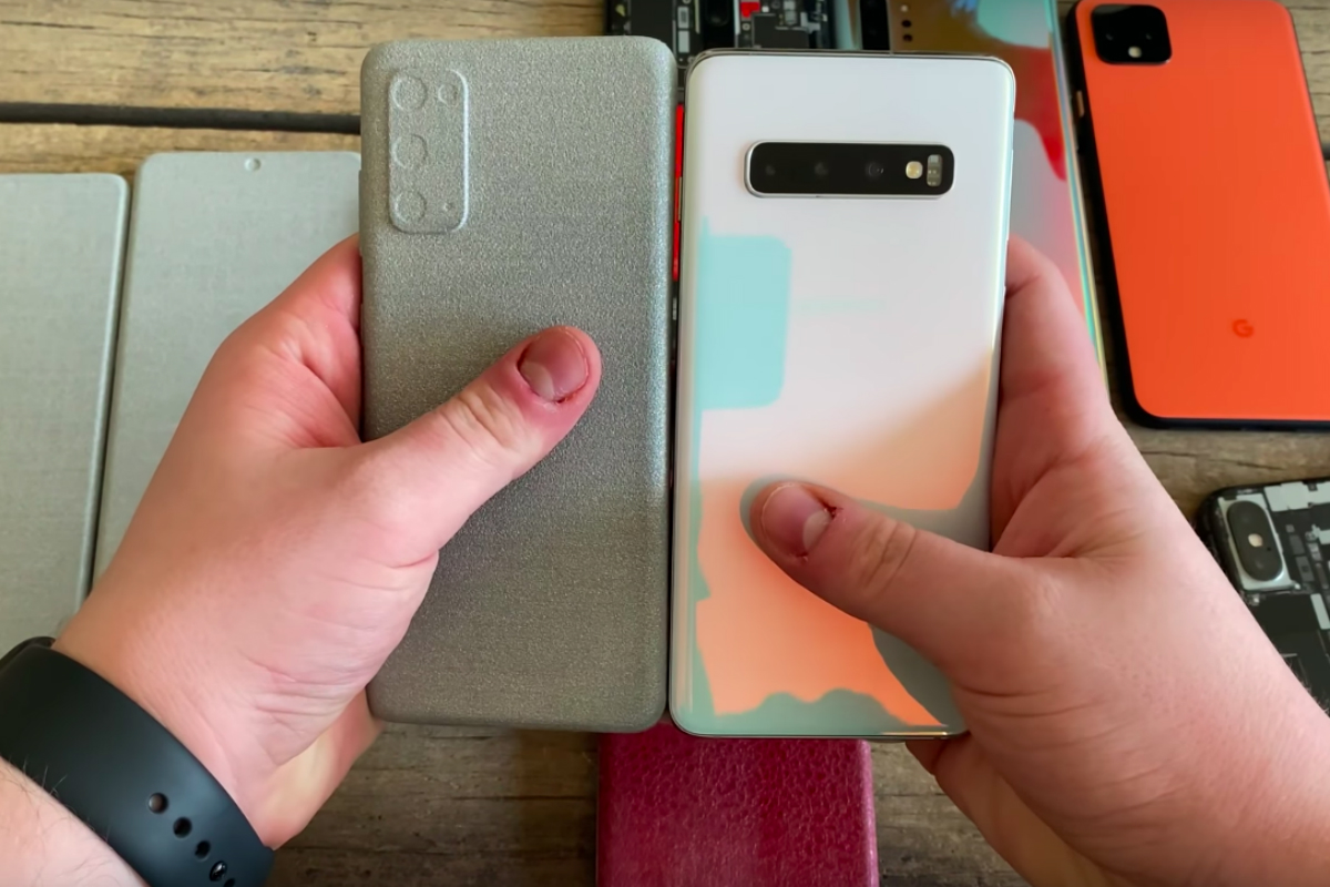 Samsung Galaxy S20 Benchmark Listing Suggests at Least 12GB RAM Across All Models; Dummies Comparing Size Surface on Video