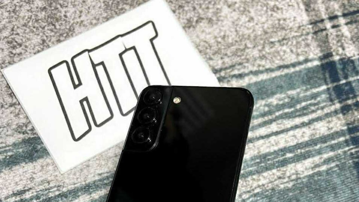 Samsung Galaxy S22 Live Image Leak Suggests a Redesigned Camera Module and Glossy Finish