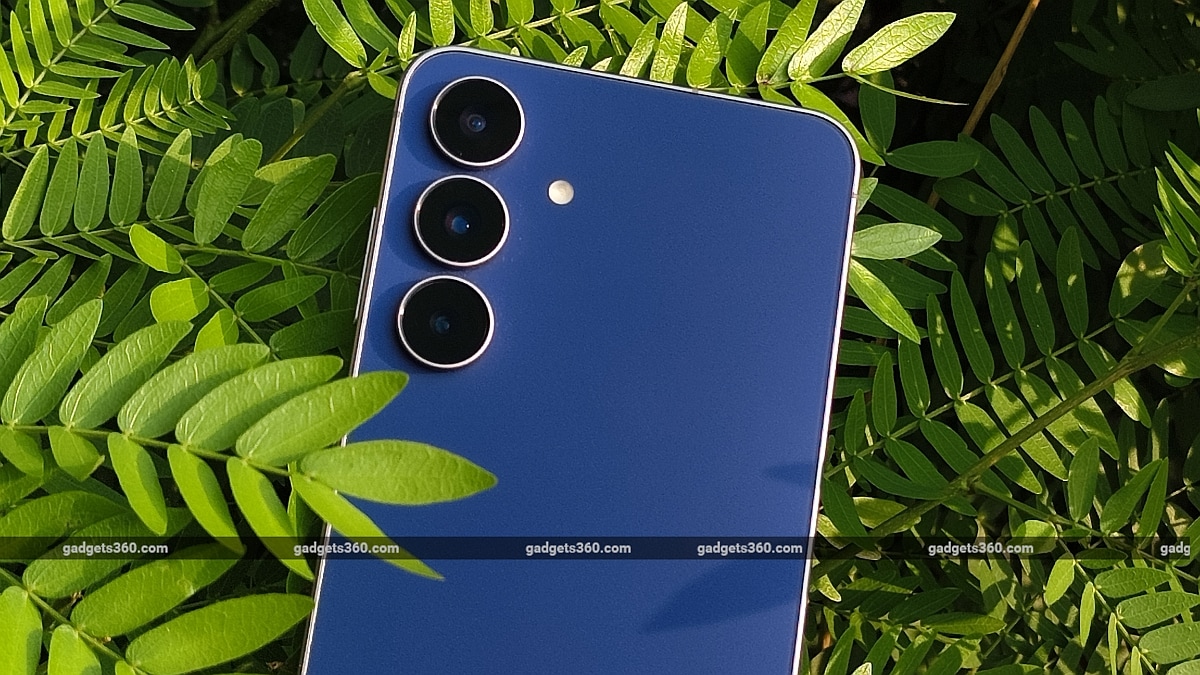 samsung galaxy s25 fe review ndtv camera rings Samsung Galaxy S25 FE