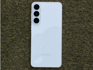 Samsung Galaxy S26 FE Review: Near-Flagship Specs, But at What Cost?