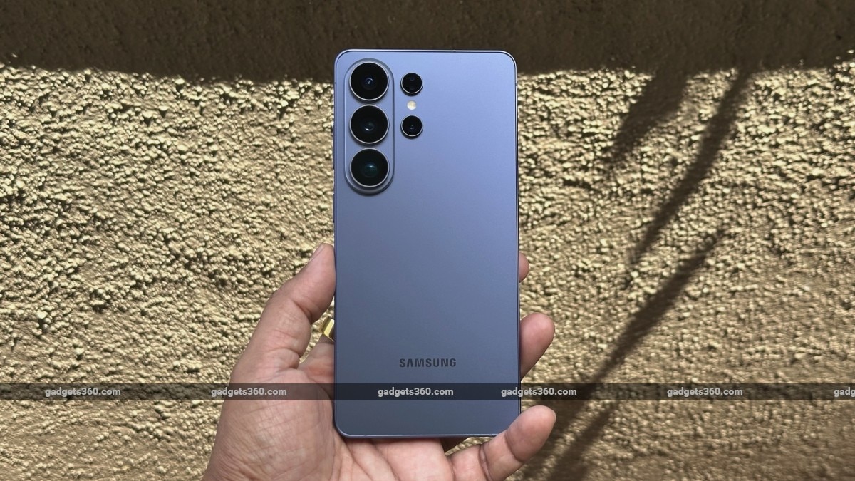 samsung galaxy s26 ultra design rear simple gadgets 360 SamsungGalaxyS26Ultra  Samsung