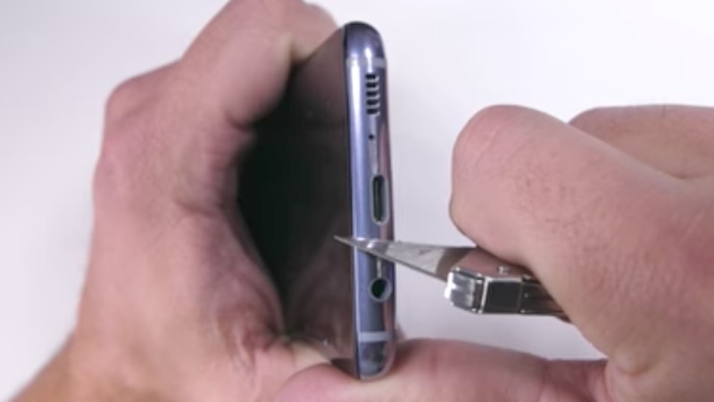 Samsung Galaxy S8 Seems to Stand Tall in First Durability Test