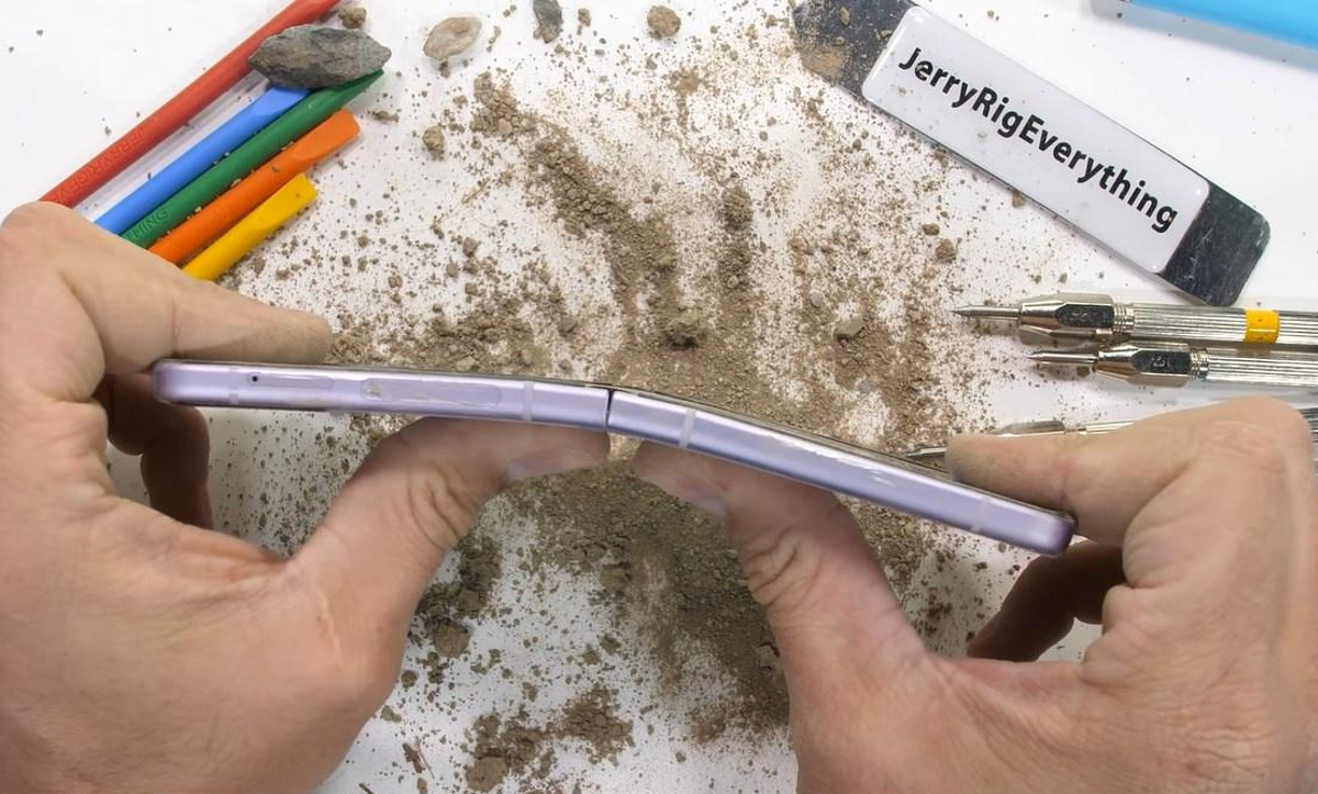 Samsung Galaxy Z Flip 3 Survives Durability Test, ‘Unhinged’ in Sand As Well